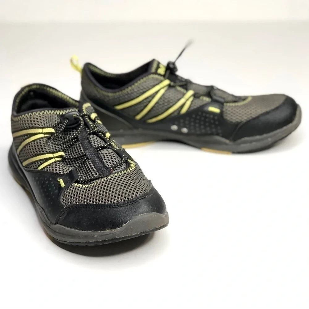 Teva Scamper water trail shoes black grey yellow, boys size 7 (women’s 8.5)